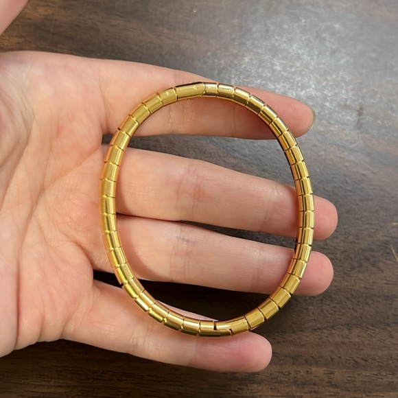 Gold plated stainless steel bangle bracelet - Picture 4 of 4